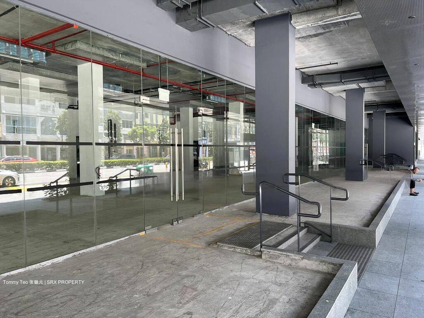 Middle Road (D7), Retail #480249091